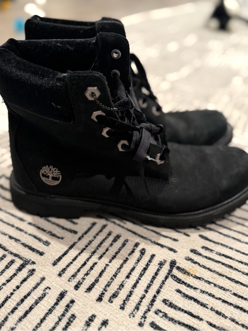 Timberland womena Black Velvet Waterproof Lace-Up Boots